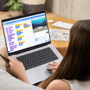 Scratchって何？子どもや初心者向けプログラミングといえばこれ！